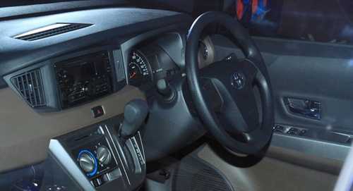 Pilih Daihatsu Sigra atau Toyota Calya?